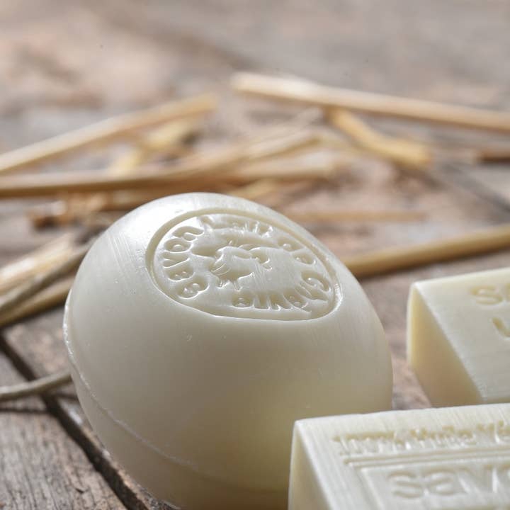 MAITRE SAVONITTO - Vendita all'ingrosso Saponette - Sapone Ovale su Corda Latte di Capra 200g
