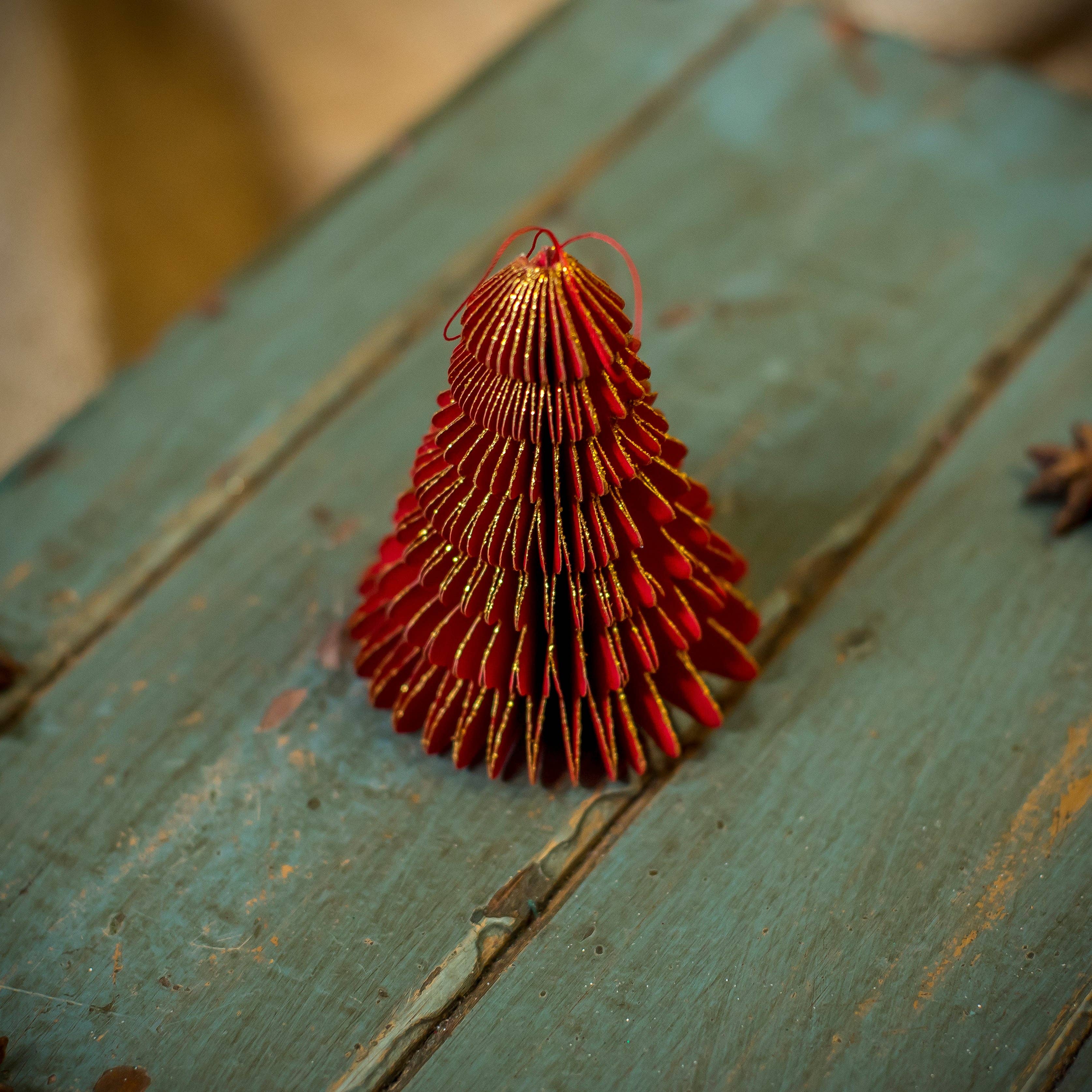Moult - Vente Décoration de Noël - Arbres en nid d'abeille en papier rouge3