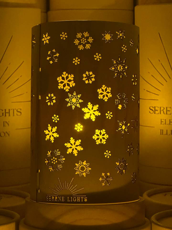 Portacandela con fiocchi di neve - decorazione natalizia con design intercambiabile, regalo unico con candela LED ricaricabile per la vendita all'ingrosso da parte di Serene Lights