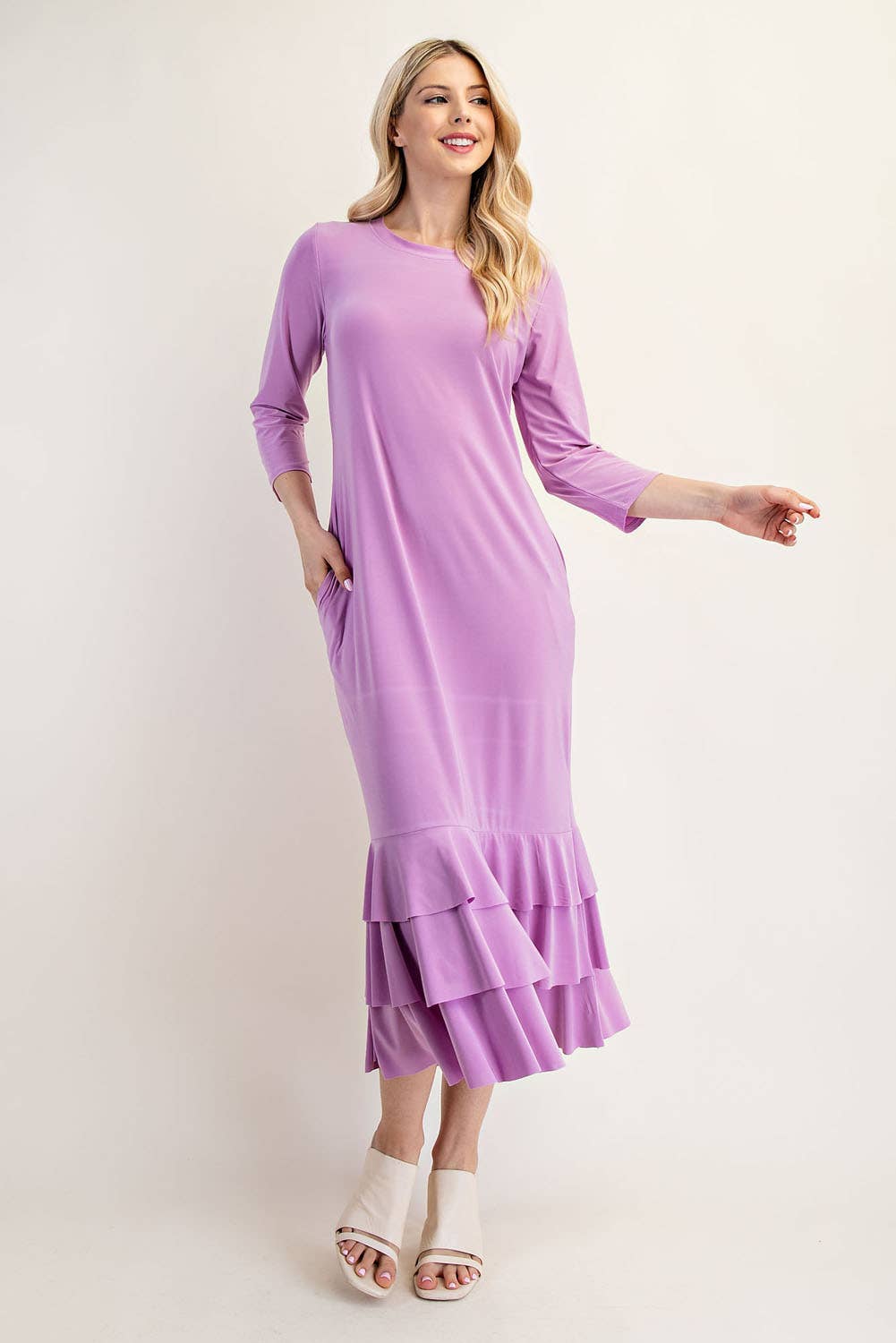 Celeste Clothing – Großhandel Kleid – Damen – Großgrößen-Midikleid mit gestuften Rüschen und 3/4-Ärmeln80