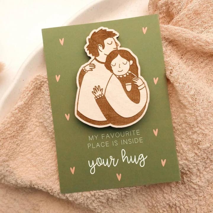 Magnet couple made of wood on postcard - fridge magnet hug for wholesale by Tilda&Theo