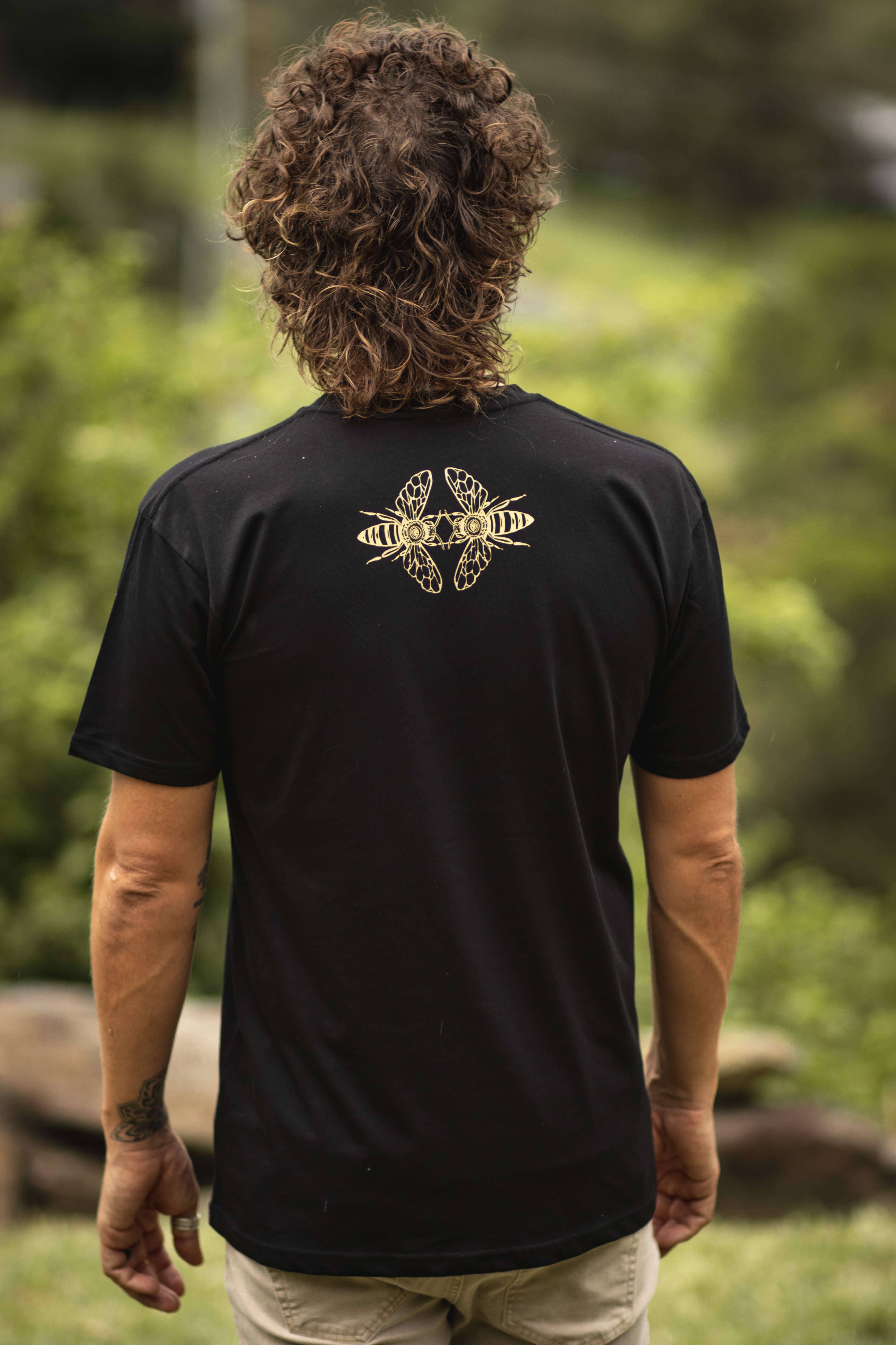 Art of Zig - Wholesale Screen Printed T-Shirt - Unisex - BEE FLOWER Black Staple T-Shirt2