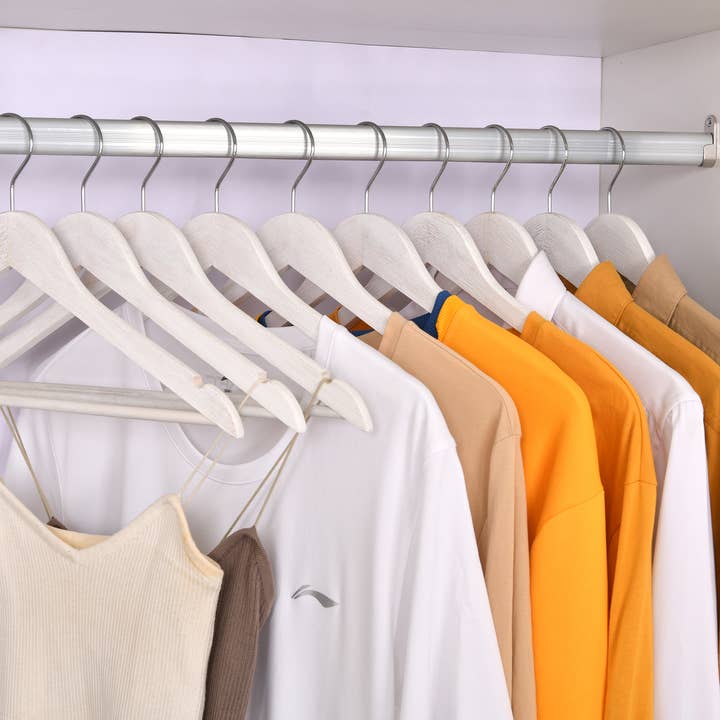 Quality Hangers – Großhandel Kleiderbügel – WV40 - Weißer rustikaler Vintage-Holzkleiderbügel, 44,5 cm - 80 Stück2