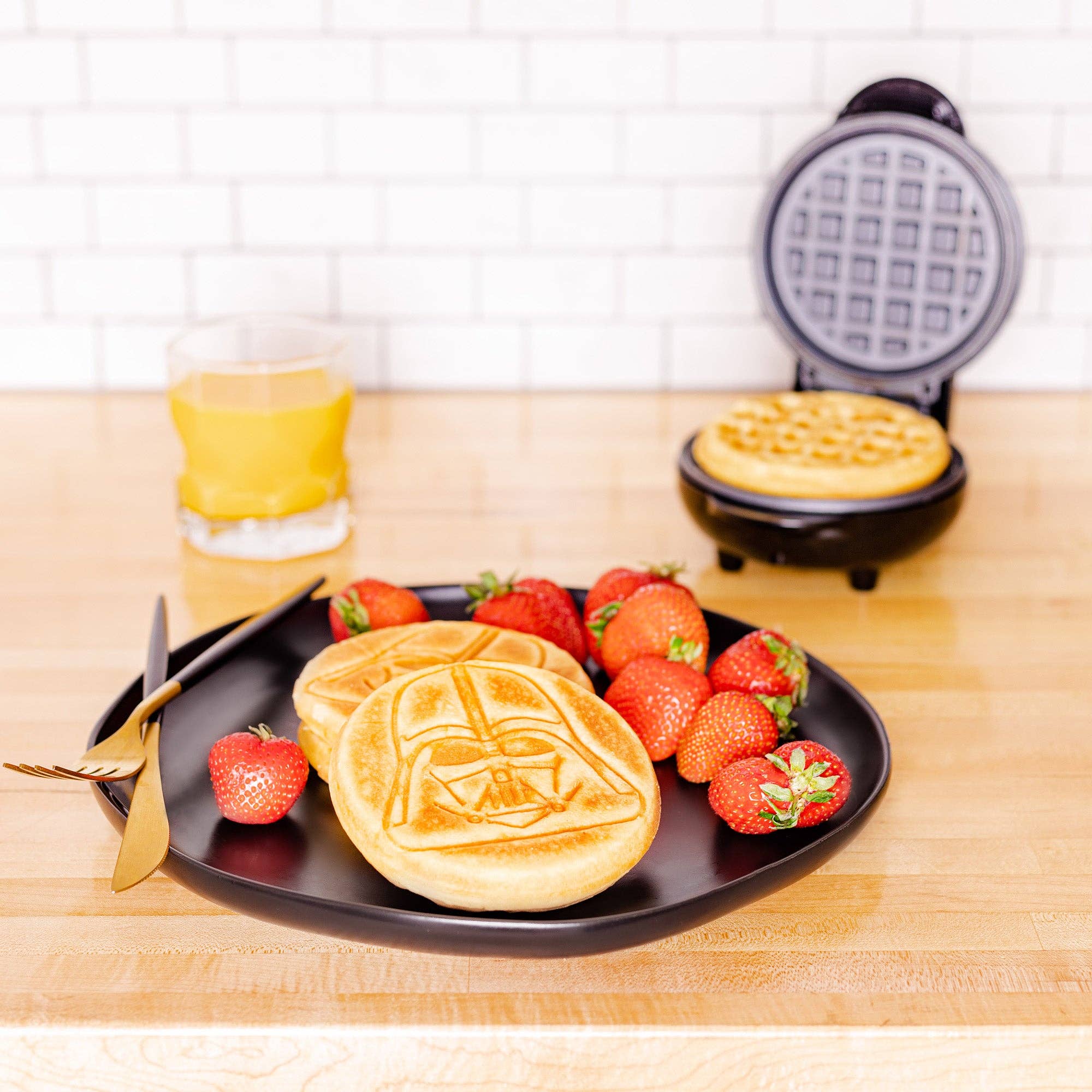 Uncanny Brands - Wholesale Kitchen Appliance - Uncanny Brands Star Wars Mini Darth Vader Waffle Maker3