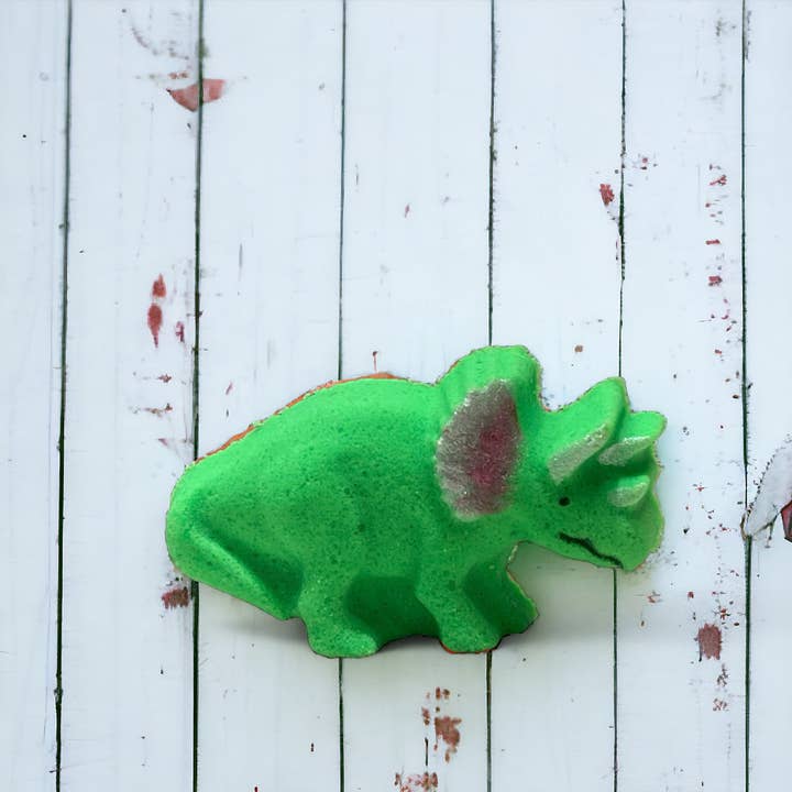 Bombe de bain Dino Triceratops - Vert pour la vente par Calla Lily Cosmetics