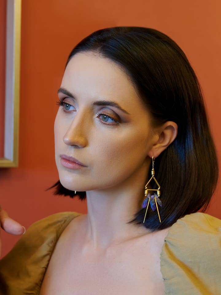 The Alicent Earring - Boucles d'oreilles tendance en améthyste brute pour la vente par XTRA by Stacey