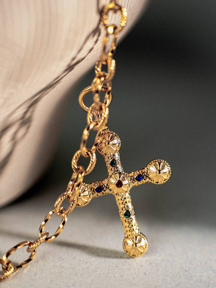 Byzantinsk korshalskæde – Guldbelagt rustfrit stål med flerfarvede krystaller for engroshandel hos PHOEBE´S