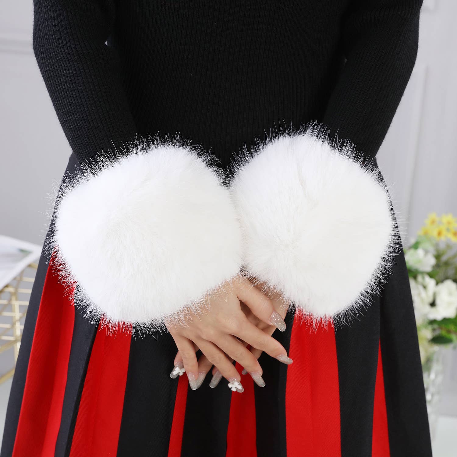 PEACH ACCESSORIES - Wholesale Fur/Faux Fur Coat - Women's - Glamorous Faux Fur Cuffs 0087