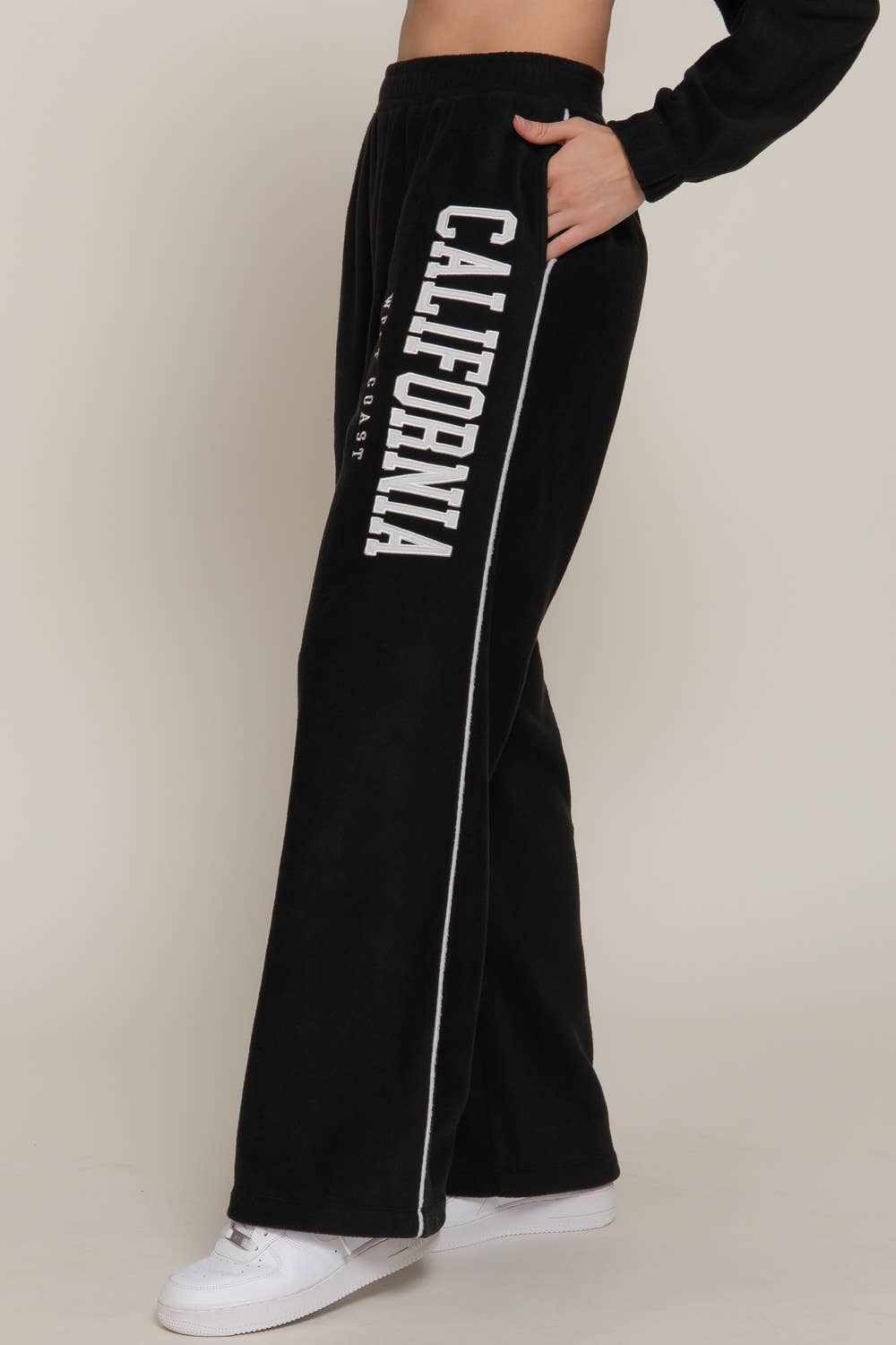 Active Basic | Active USA – calças de treino - Mulher por atacado – Calças de Fato de Treino com Detalhe de Vivo e Bordado de Perna Larga12