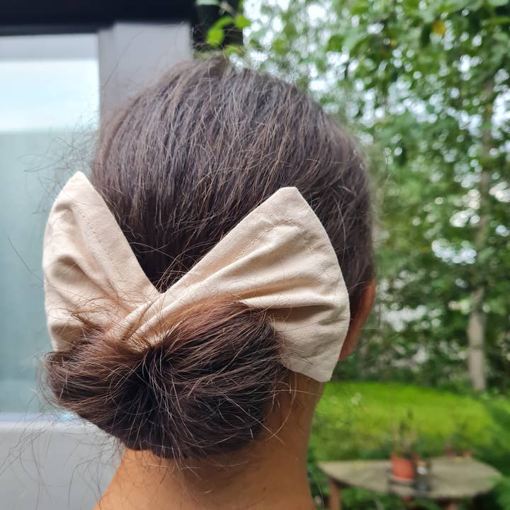 Bun maker, beige for wholesale by OmpelimoMirage