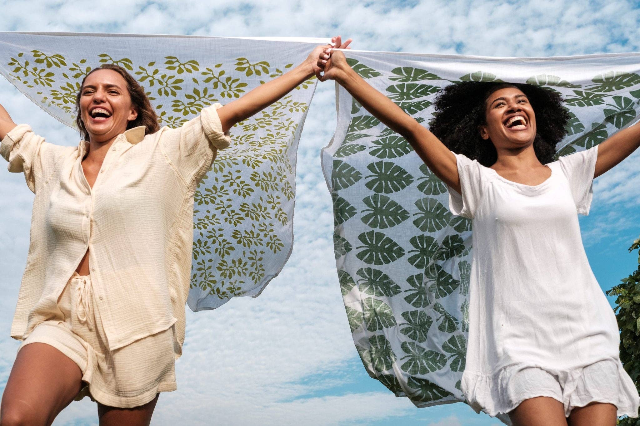 Rise Beyond the Reef - Vente Cache-maillot – femme - Sarong "Sulu" imprimé à la main - Motif Karisi3