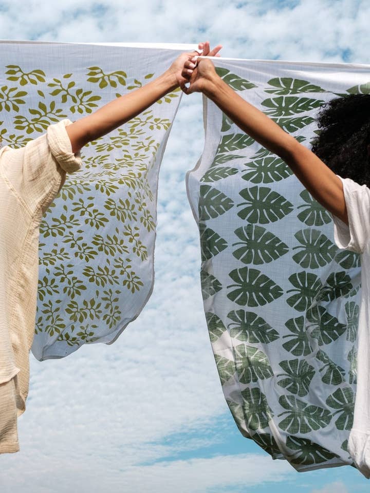 Rise Beyond the Reef - Vente Cache-maillot – femme - Sarong "Sulu" imprimé à la main - Motif Karisi3