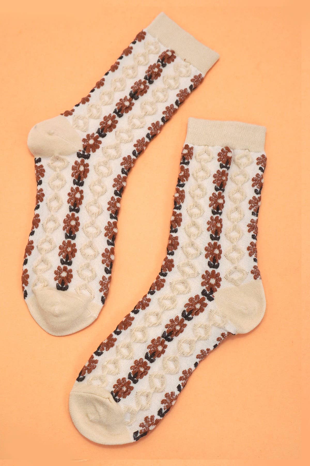 JOSSLYN by wall to wall - Wholesale Socks - Women's - DAISY TEXTURED FLORAL CASUAL WOMAN SOCKS | 40S020651