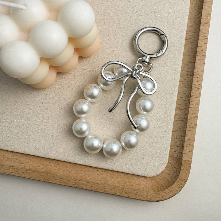PEARL BAG CHARM-PEARL KEYCHAIN BAG CHARM | 40KC139 for wholesale on Faire