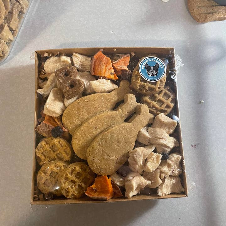 Bucho's Barkery - Wholesale Pet Treats - Dog - Chicken & Waffles