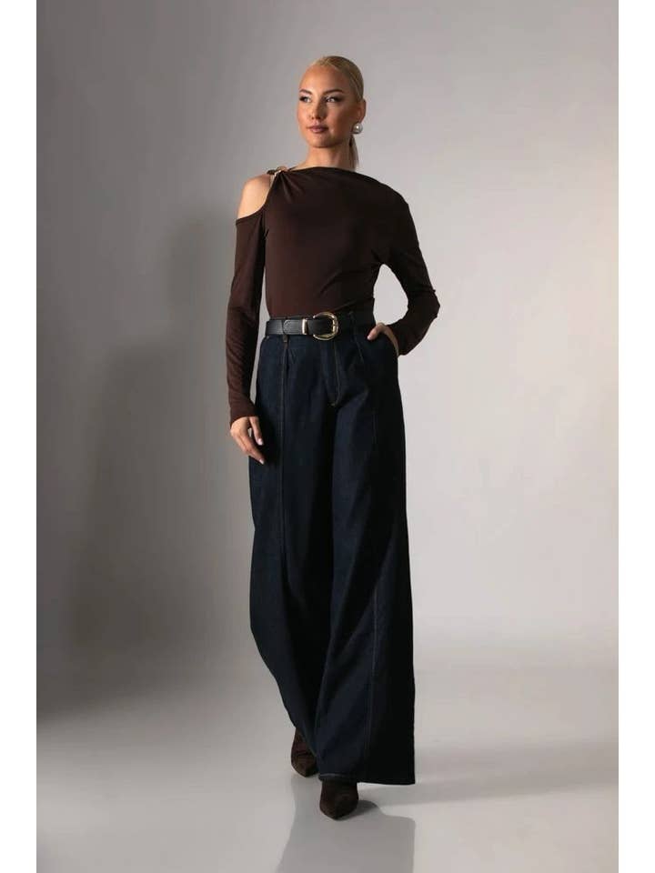 LORIANE - Wholesale T-Shirt - Women's - T10363 Asymmetric solid top with a brooch5