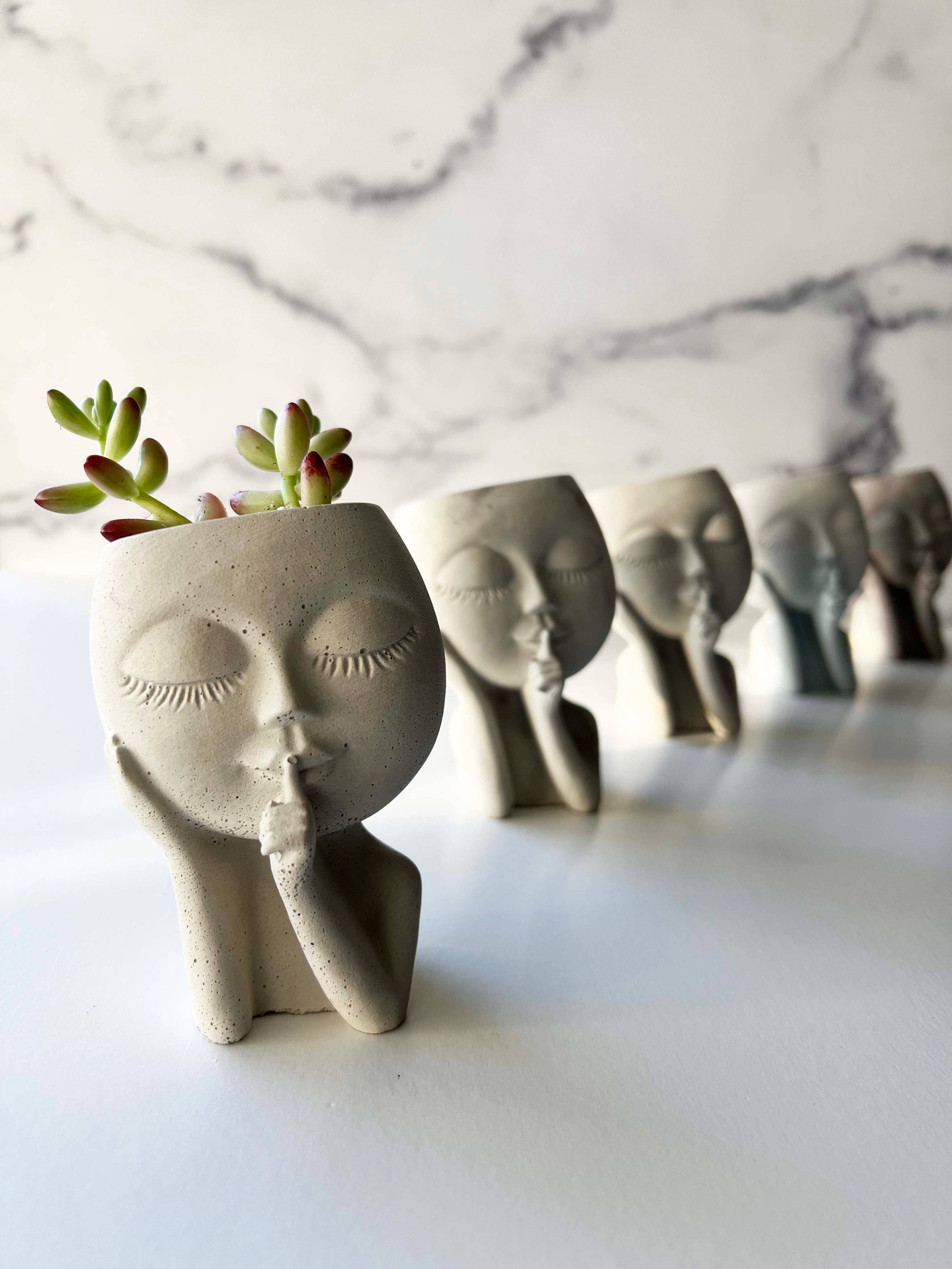 Aroma Sparks - Vente Pot - La fille endormie chuchotant du ciment et du béton1