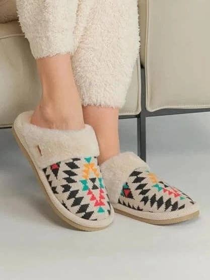 Pantoufles en fourrure à motif aztèque SPE3001 pour la vente par MiMi Wholesale