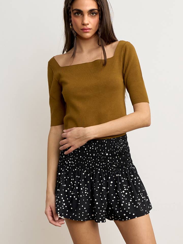 Das Margot Oberteil mit quadratischem Ausschnitt und Rippstrick. für den Großhandel von Lara Daisy