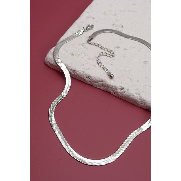 JOSSLYN by wall to wall - Wholesale Link & Chain Necklace - CLASSIC 16INCH HERRINGBONE CHAIN NECKLACE | 31N21180
