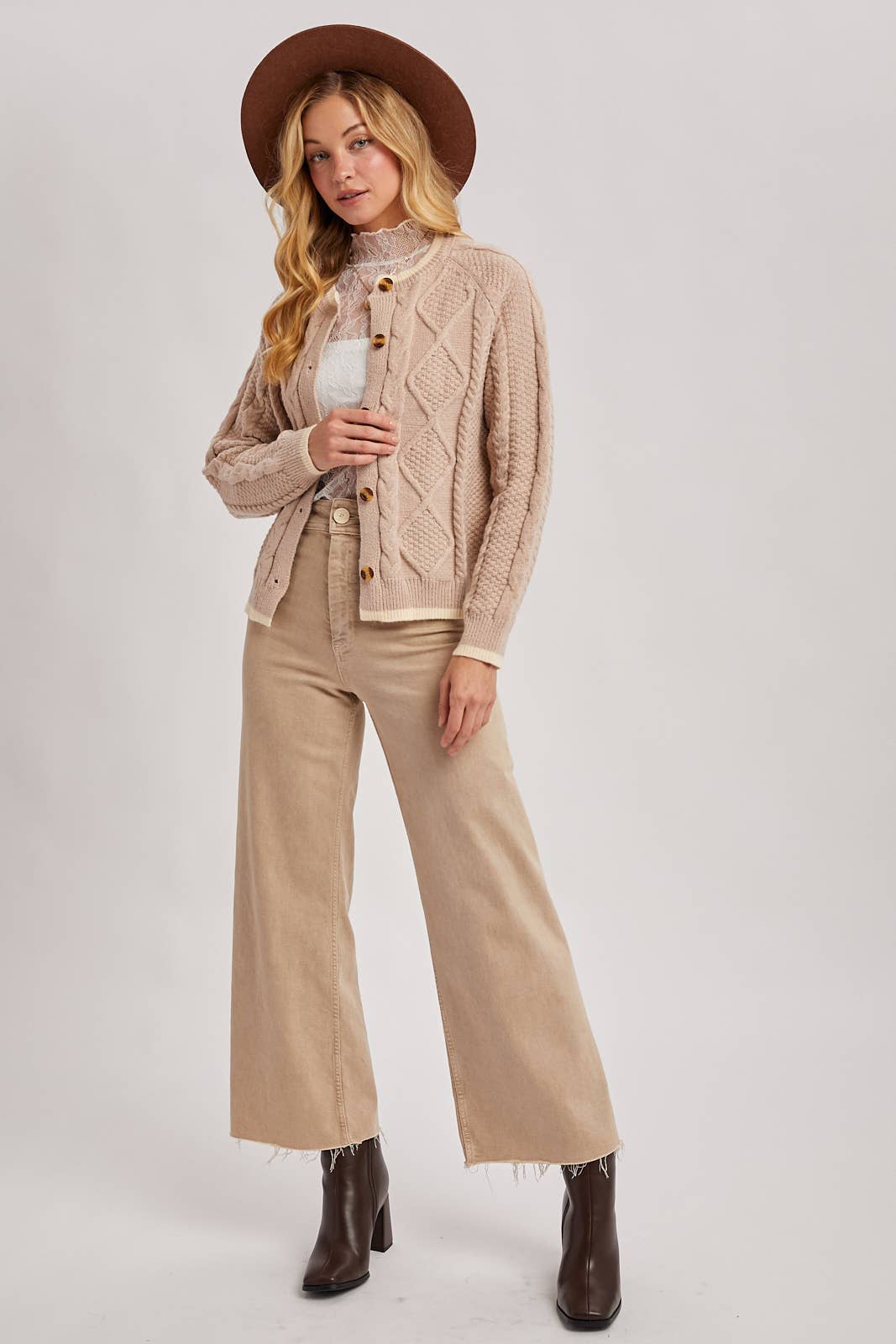 Bluivy - Vendita all'ingrosso Cardigan - Donna - CARDIGAN IN MAGLIA A TRECCE BUTTON DOWN11