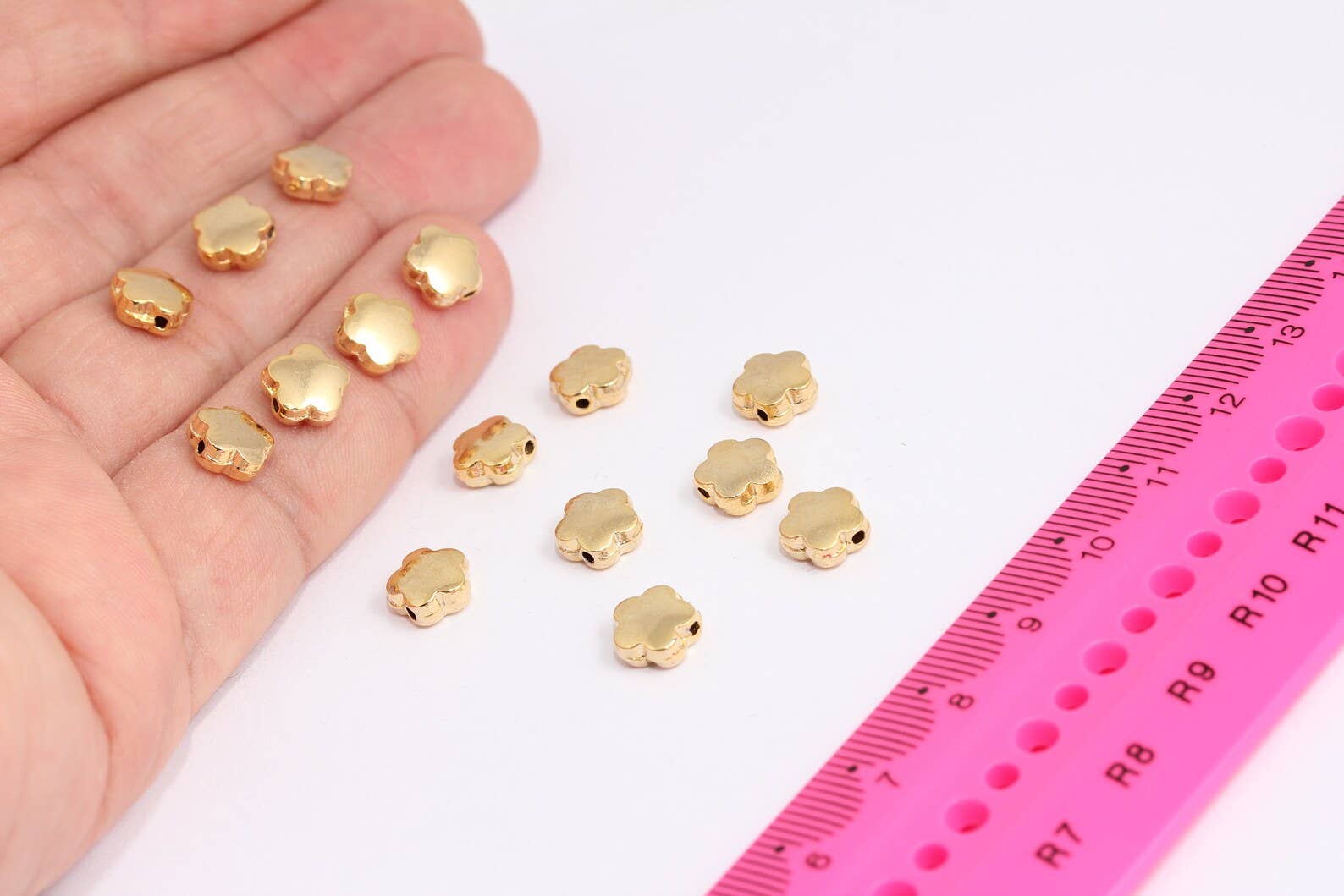 QueenJewelryM – wholesale Individual charm/pendant – 8mm 24k Shiny Gold Clover Charms, Four Leaf Clover, MTE64