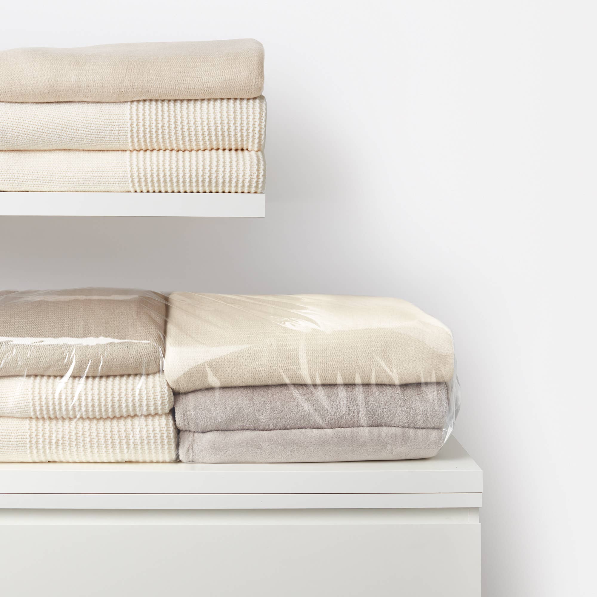 RAYEN - Wholesale Bedding Pillowcase/Sham - 4 bags for mothproof blankets3