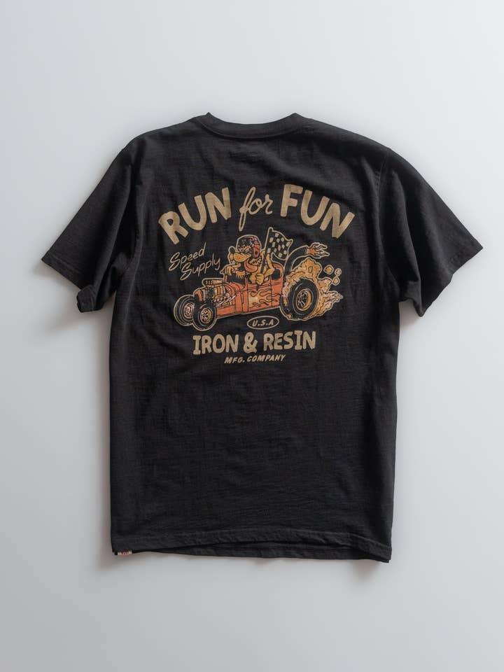 T-shirt de poche "Run for Fun" pour la vente par Iron & Resin