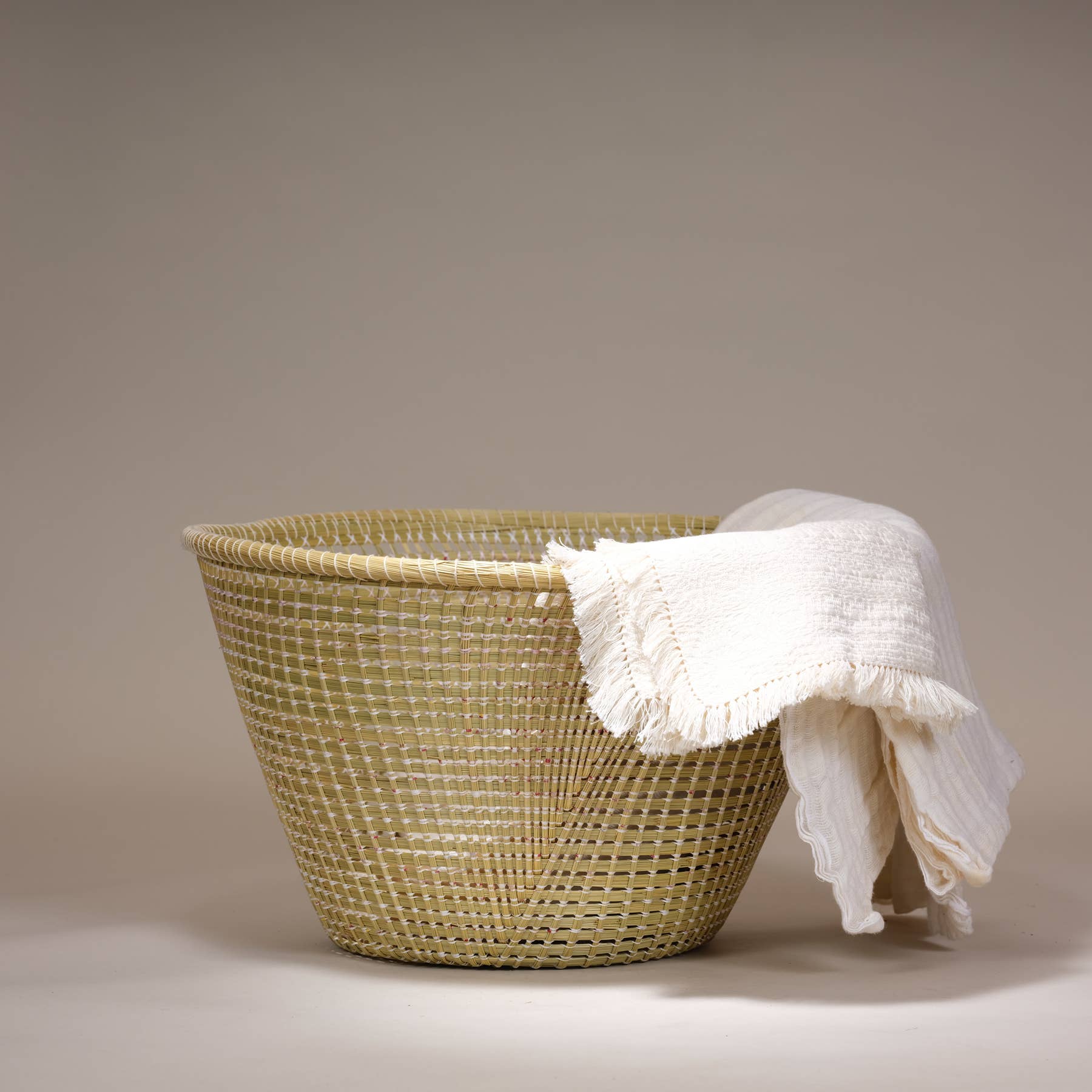 AS'ART a sense of crafts - Vente Paniers - Corbeille, panier en paille du Lesotho - "Nasse à poisson"0