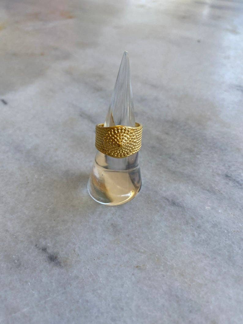 Christina Christi – wholesale Cocktail/Statement Ring – Guldring med kors och bred ring, statement-ring, bohemisk stil3