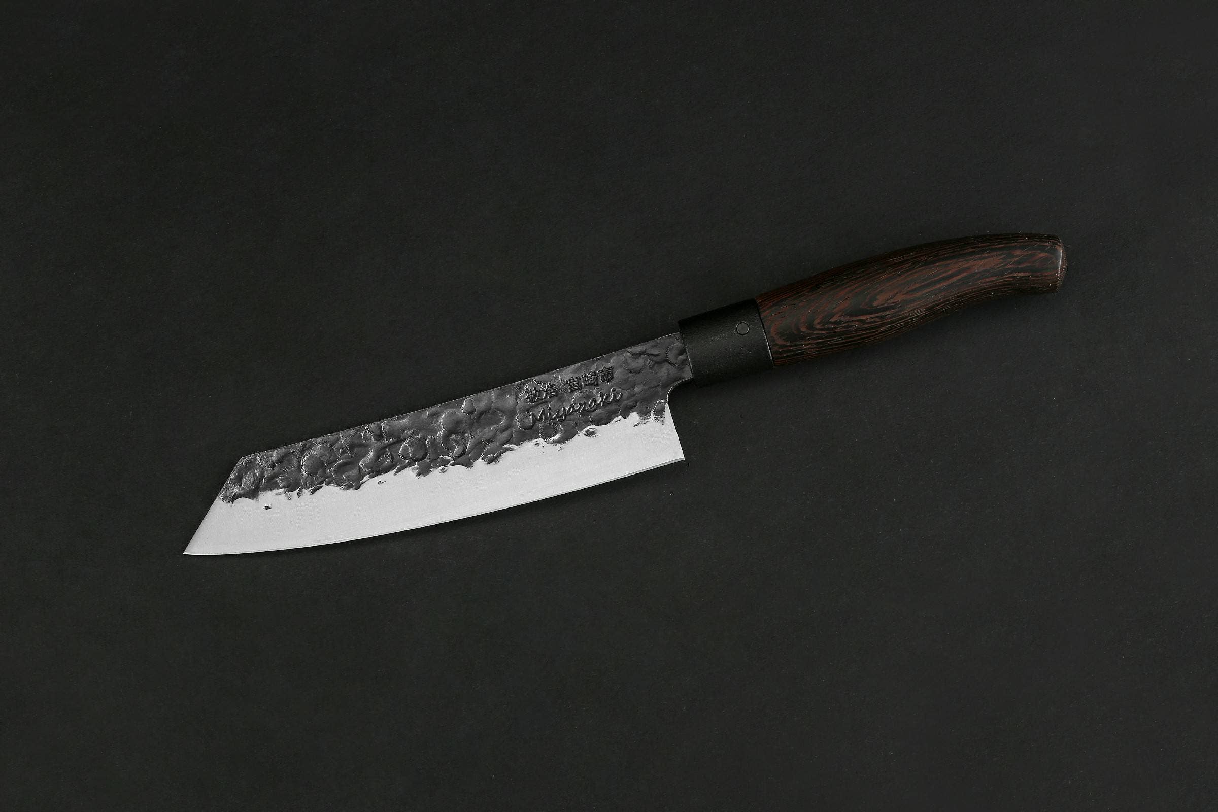 Ed Mahony - Vente Couteau de cuisine/multi-usage - MIYAZAKI - Couteau Santoku Bocho Okii 18 cm forgé à la main, manche en wengé1