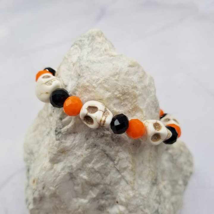 Pulsera elástica con cuentas de calavera gótica para venta al por mayor de The Pretty Jewellery