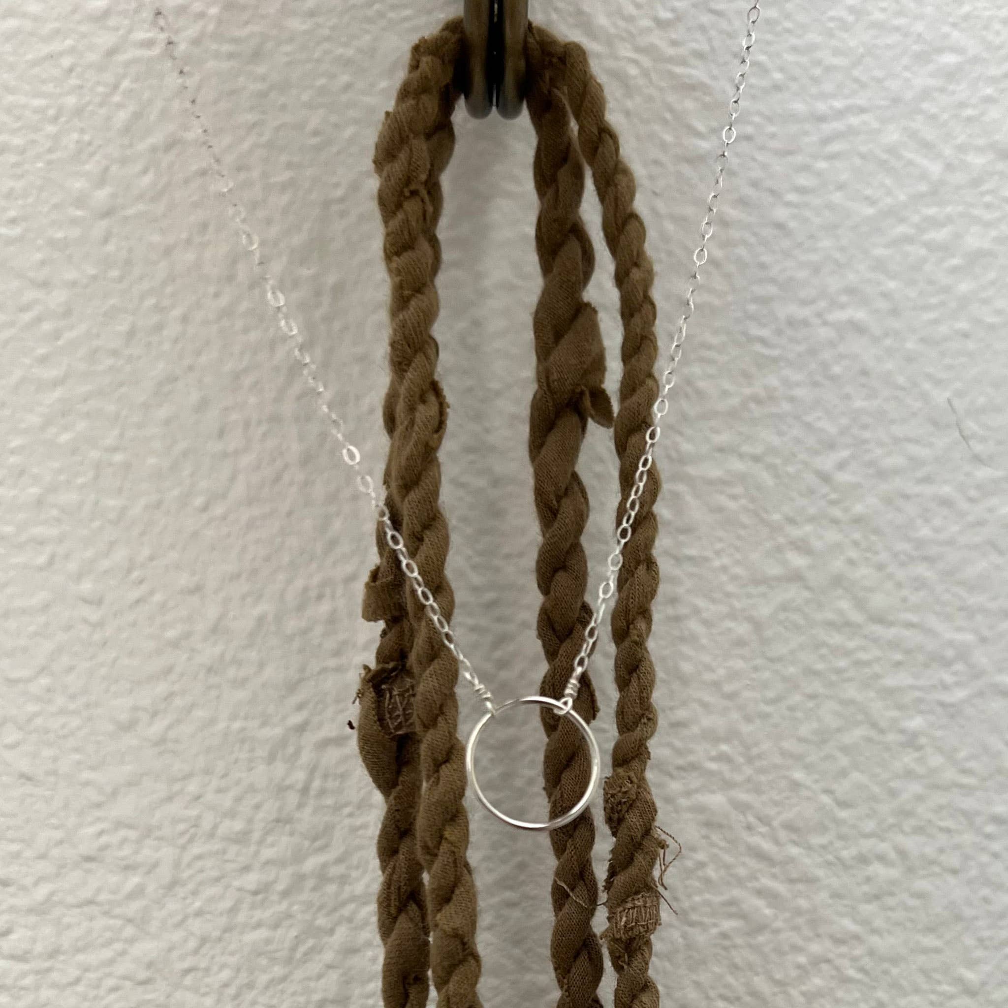 Sela+Sage – wholesale Hänge-/berlockhalsband – Oändlig cirkel halsband, Karma2