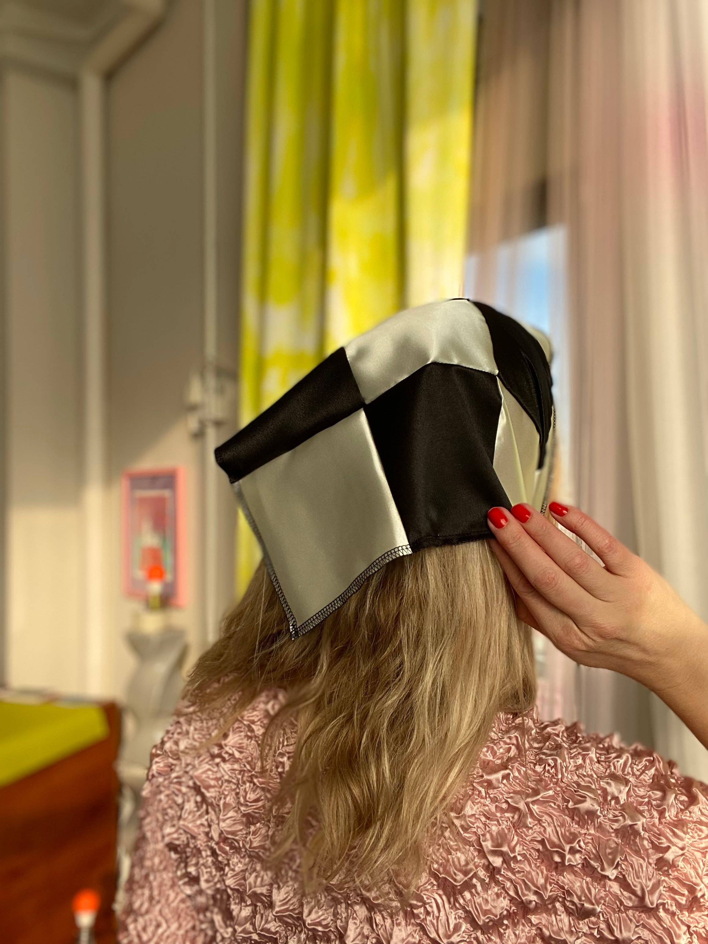 Room Shop - Wholesale Hoofddoek - Dames - Satijnen Patchwork Driehoek Hoofddoek1