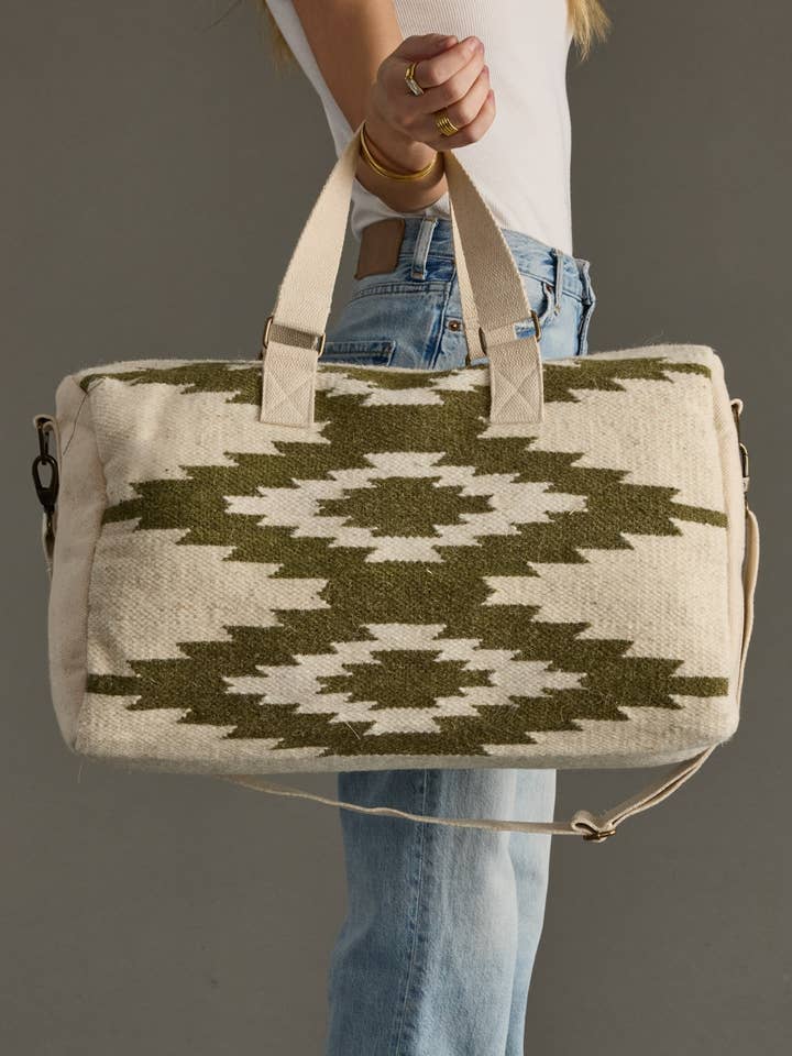 Creme & Olivgrüner Western-Duffel für den Großhandel von Panache Apparel Co.