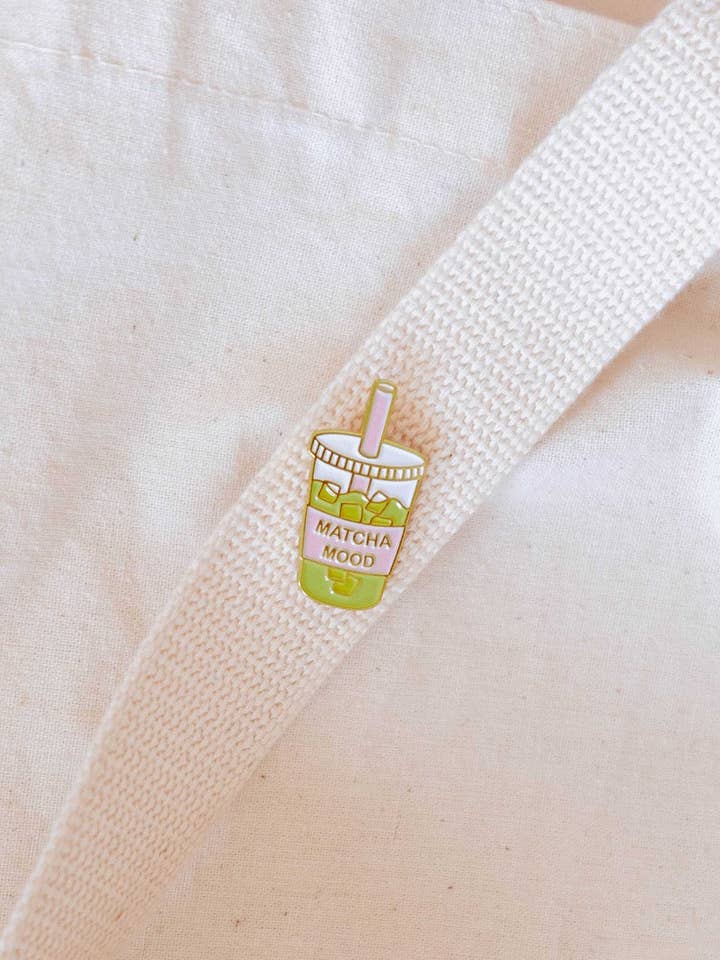 Matcha-Stimmung Emaille-Pin für den Großhandel von Mimi & August