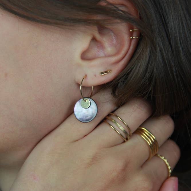 Orecchini con conchiglia per la vendita all'ingrosso da parte di Adepte