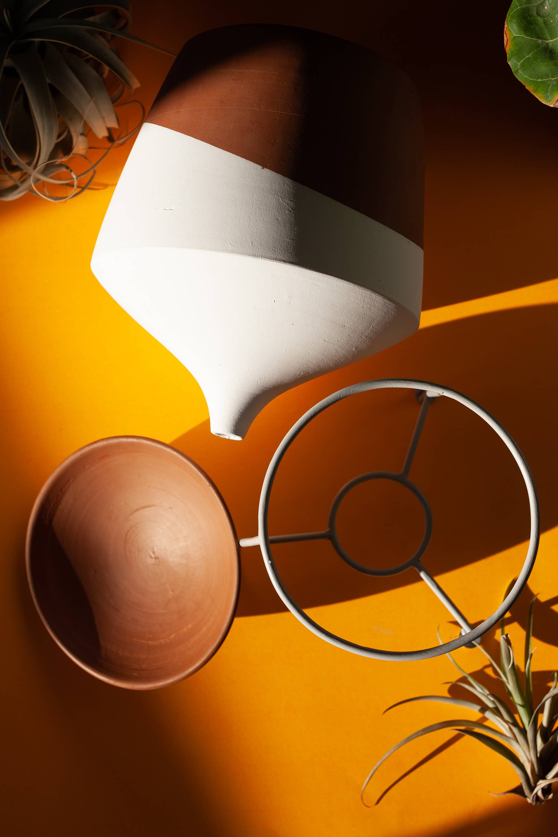 Beluga Supply Company - Wholesale Plant Pot - Terra Cotta Planter Pot w/ Metal Stand (Large)3