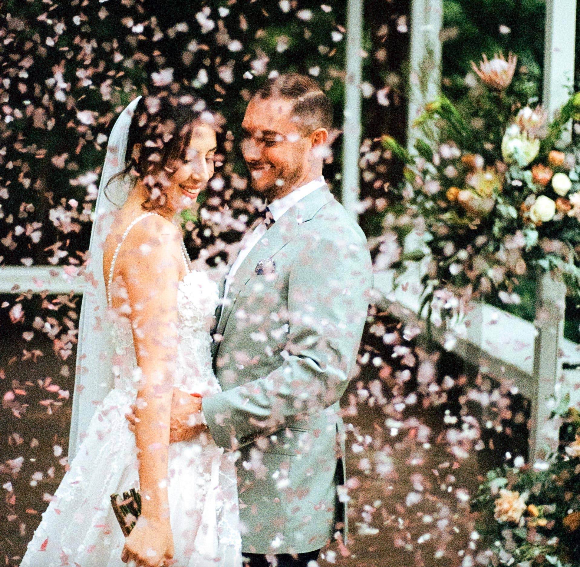 The Whole Bride - Wholesale Confetti - The Confetti Bundle - Heart (Confetti + Cones)13