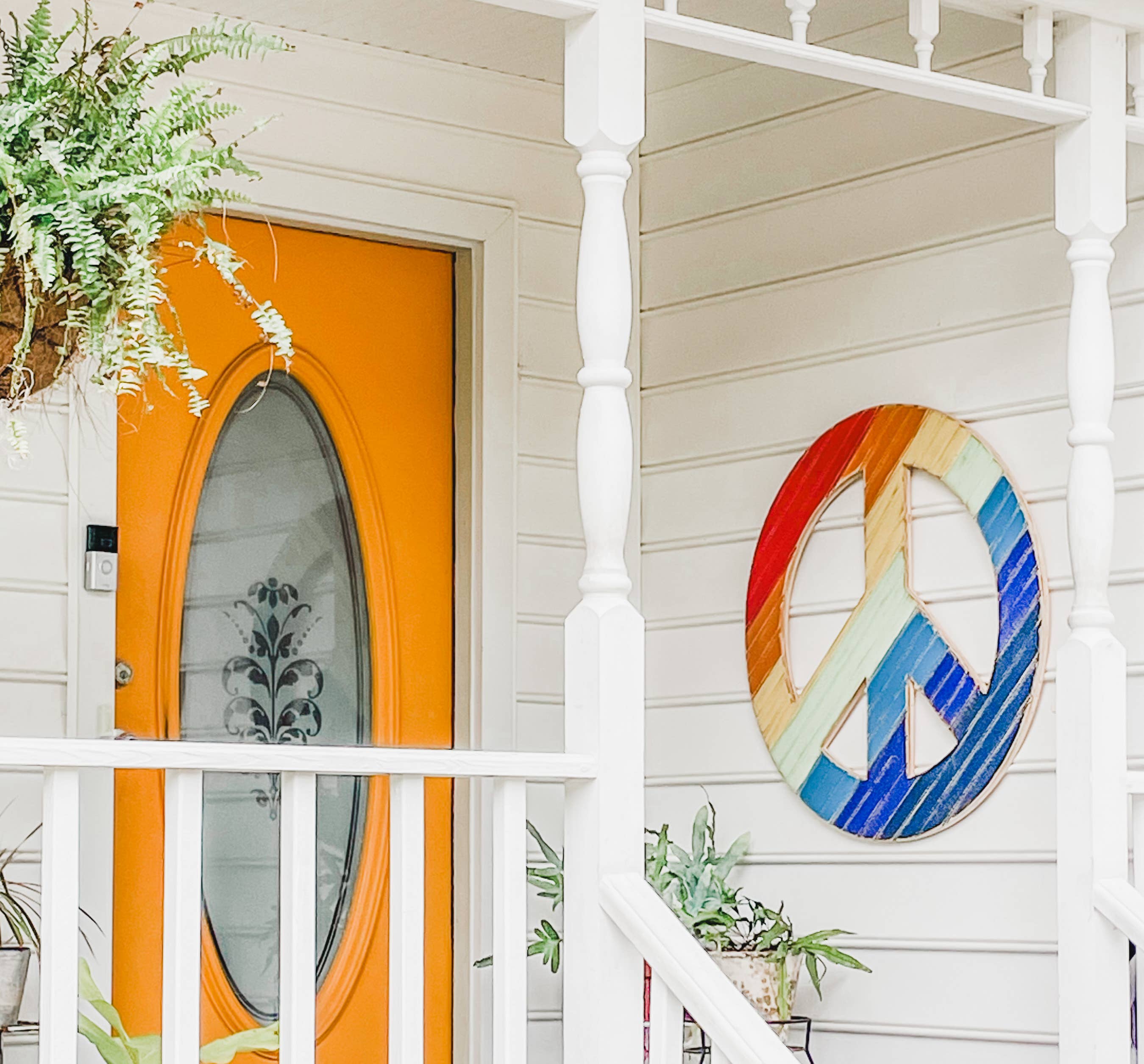 Grace Graffiti – Engroshandel Træ Wall Art – Friform Rainbow Peace Sign Trævægkunst2