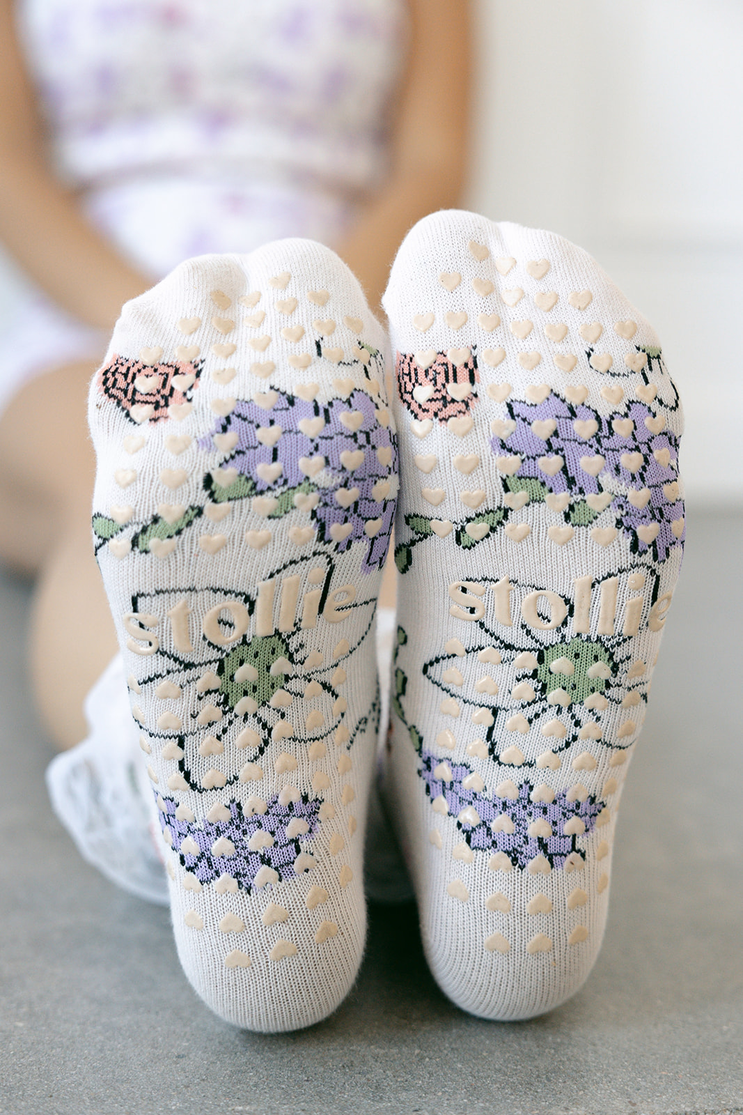 Stollie grips - Wholesale Socks - Women's - PILATES GRIP CREW SOCK | OG STOLLIE FLORAL2