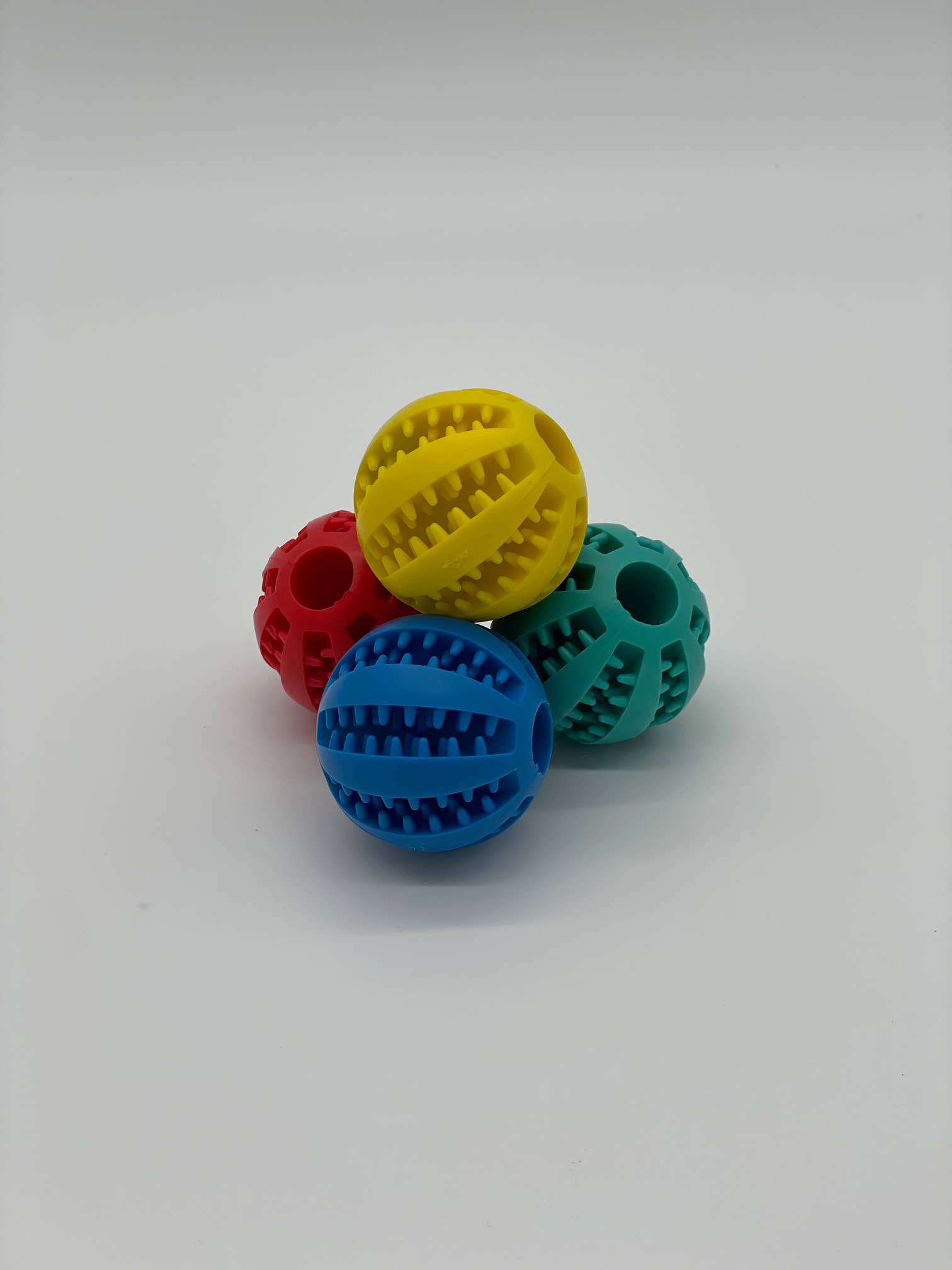 Toys N Treats Box - Wholesale Pet Chew Toy - Dog - Treat Dispensing Ball Chew Toy for Dogs (M)2