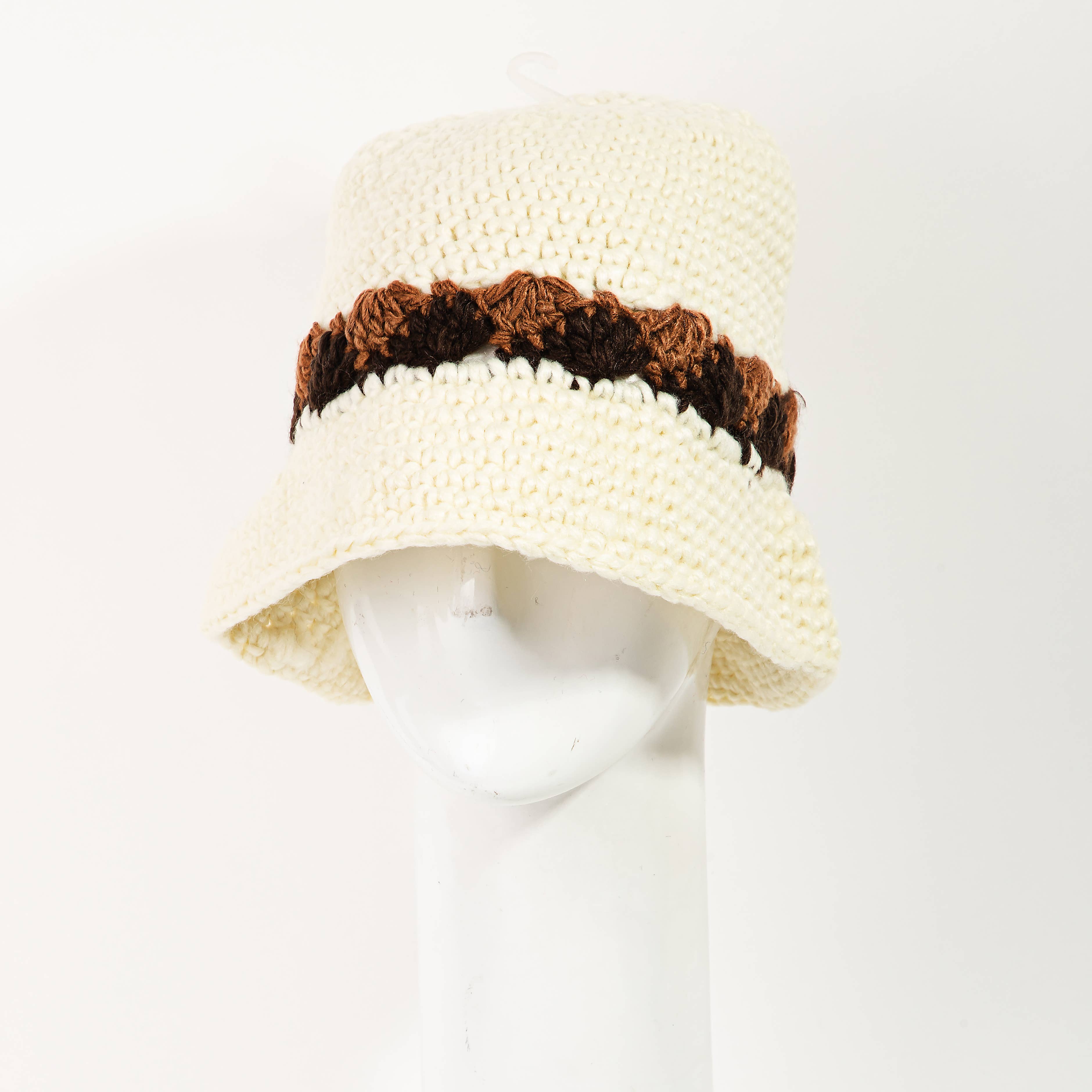 Collections by Fame Accessories – Großhandel Bucket Hat – Damen – Gehäkelte Strickmütze mit Eimer3