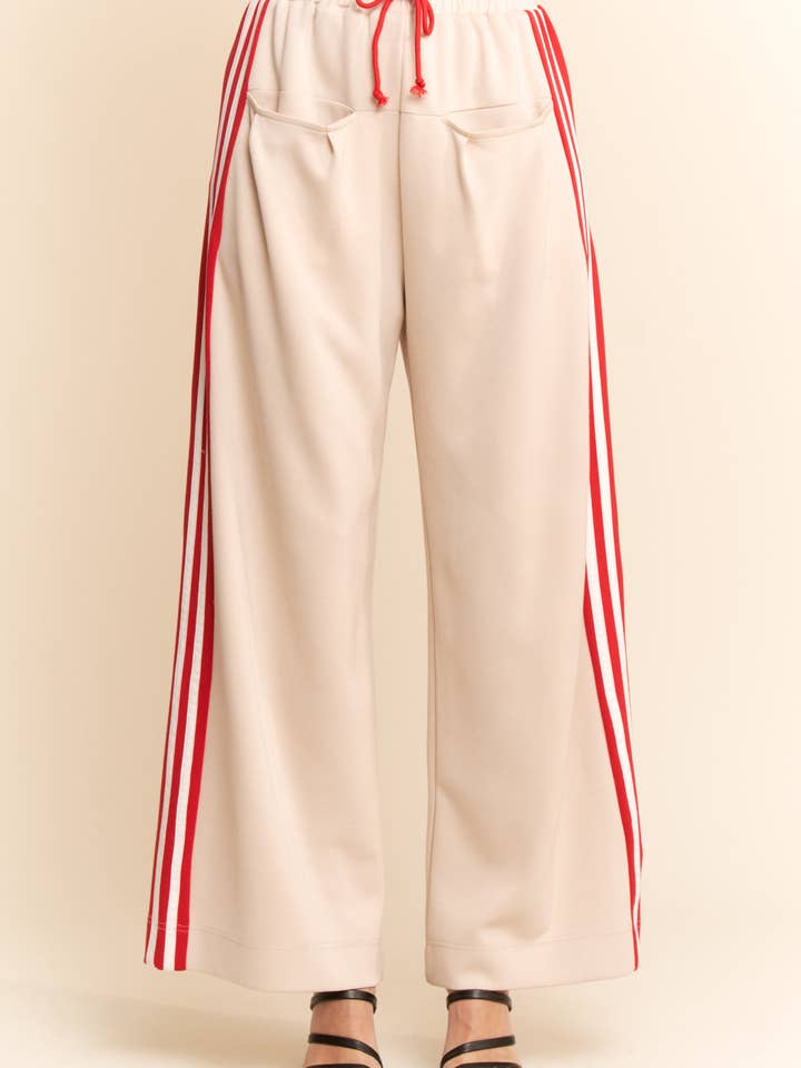 PANTALONES DEPORTIVOS CON CORDONES PLISADOS EN LA RODILLA para venta al por mayor de Davi & Dani