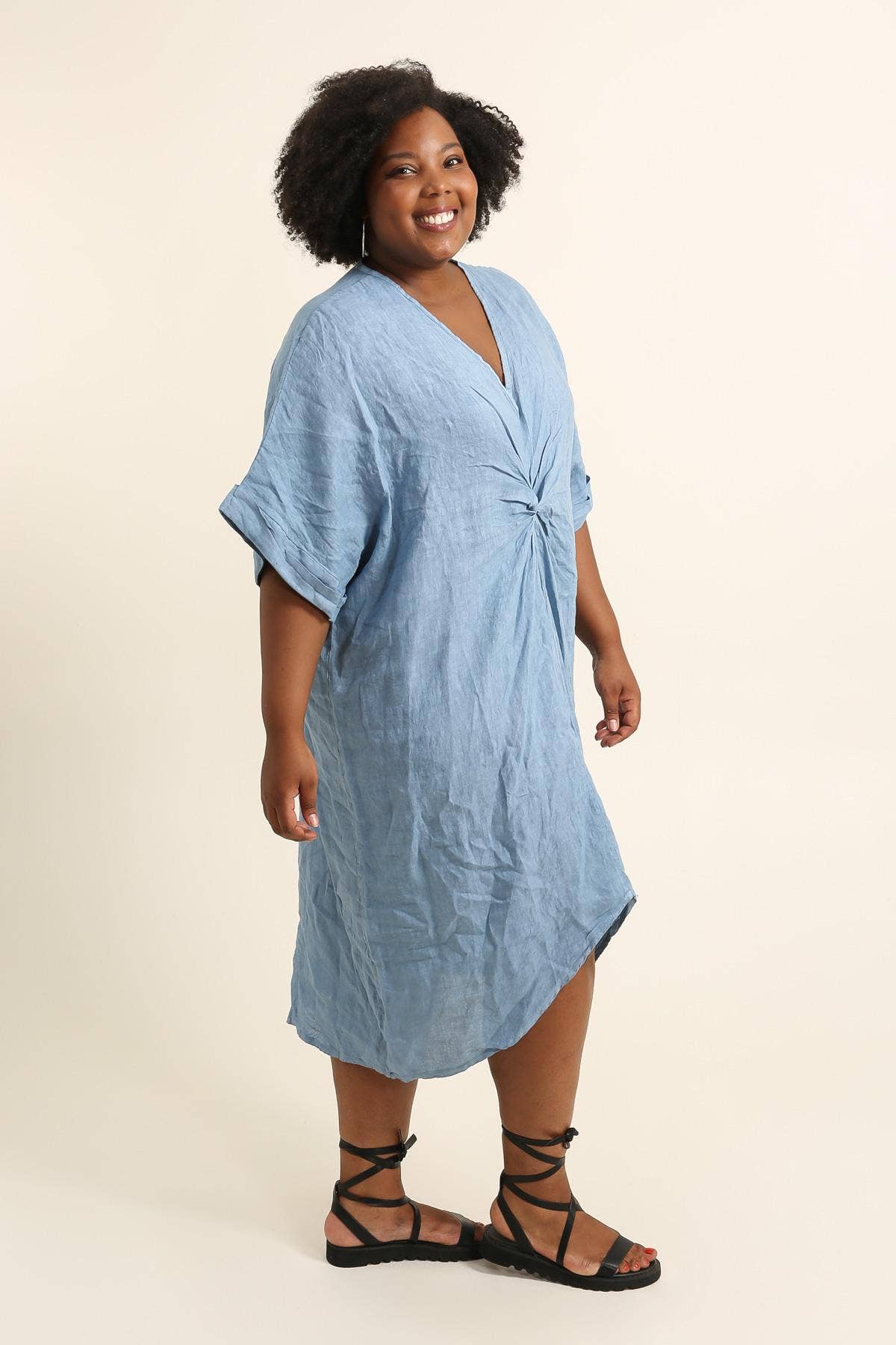 Lea & Luc - Grandes Tailles - Wholesale Dress - Women's - Plus size linen dress V neckline SKU 790930