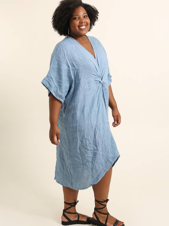 Lea & Luc - Grandes Tailles - Wholesale Dress - Women's - Plus size linen dress V neckline SKU 790930