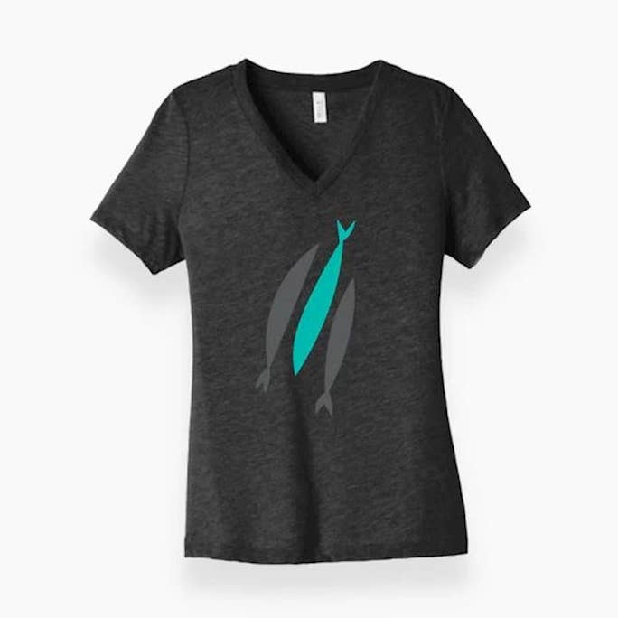 T-shirt-Três Peixes-The Chosen-Preto-Mulheres Decote em V-Tamanho XL por atacado de Anchor Distributors