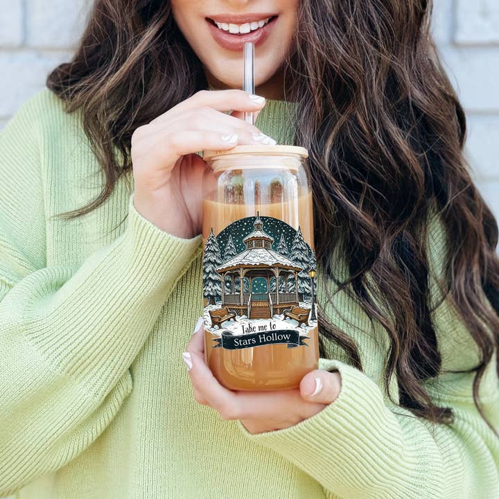 Tag mig til Stars Hollow Gilmore Girls glas tumbler for engroshandel hos Dragonfly Merch Co