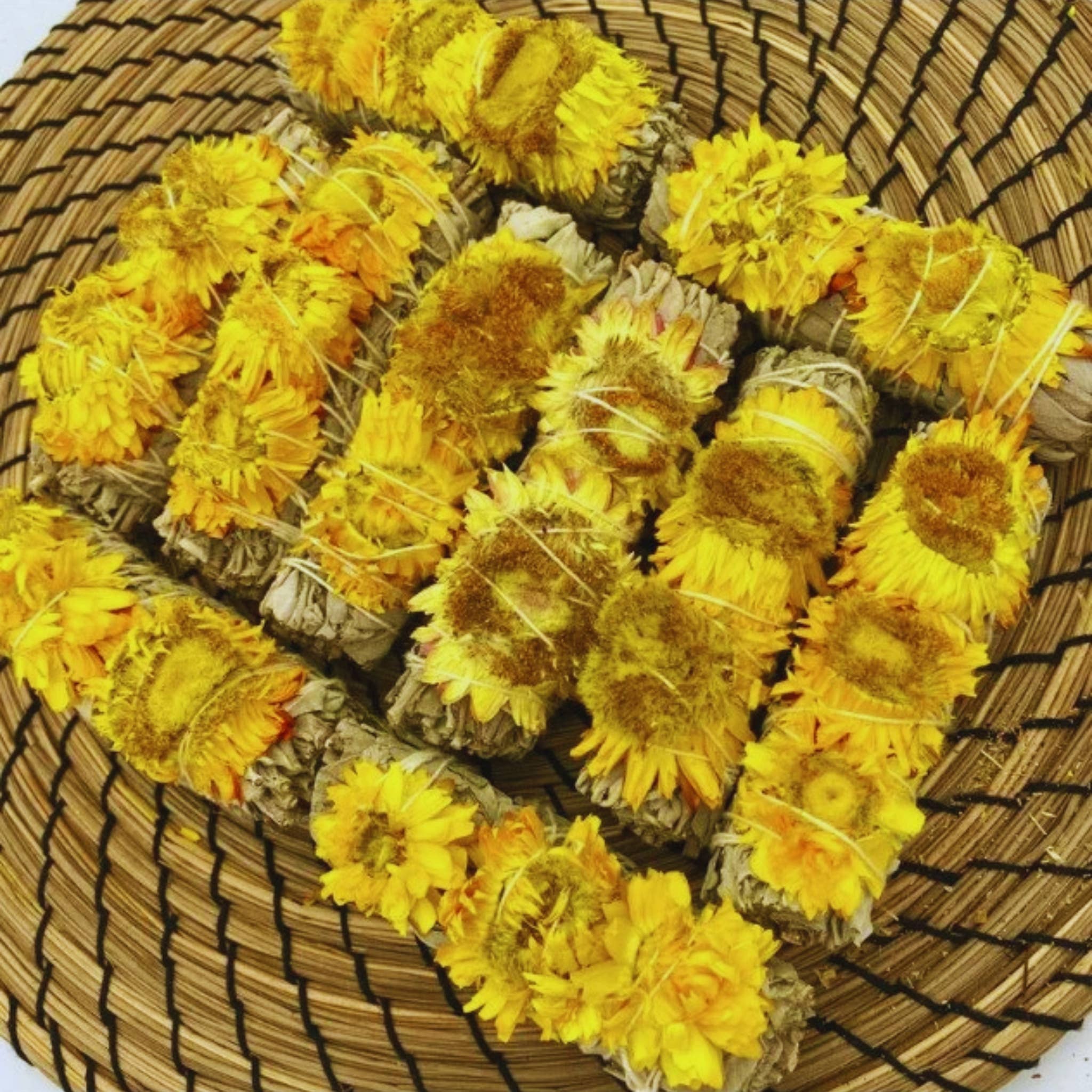 Third Eye Sage - Wholesale Wierrookbundel - Bundeltje met Smudge Sticks van Straw Flowers & White Sage 4"3