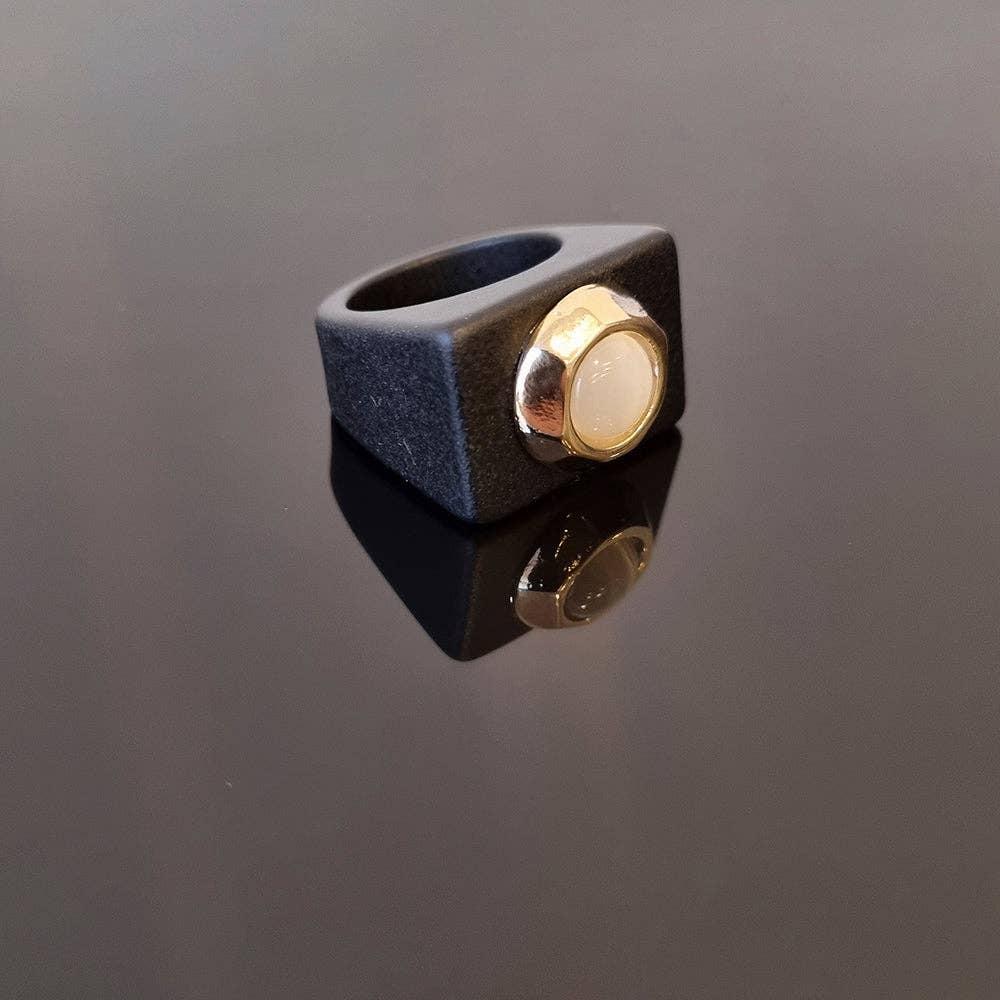 ÉMOLO - Wholesale Cocktail/Statement Ring - Black ring with cat's eye stone [Black II]2
